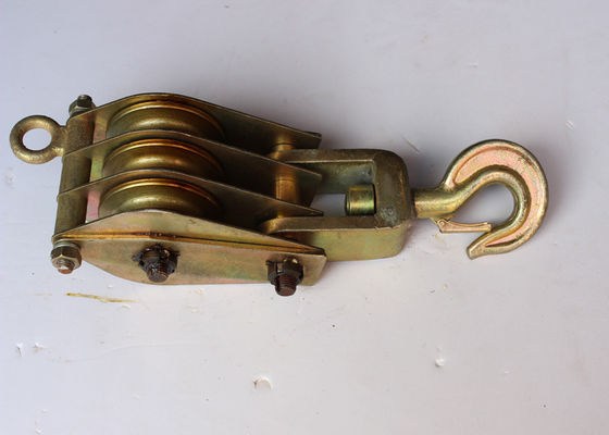 kupować 10kN Three-Wheel Steel Hoisting Tackle with Galvanized Frame for Tower Erection and Lifting Pulley Applications online manufacture