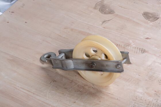kupować Hooke Type Cable Roller Stringing Pulley with 15KN Rated Load 200*60 Nylon Wheel for Overhead Cable Pulling online manufacture