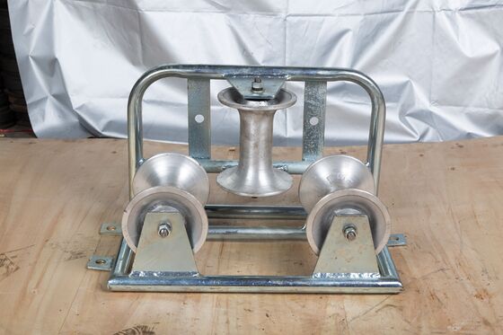 kupować Heavy-Duty Steel Frame Triple Roller Guide for 90° Bend Handling in Power Cable Installation online manufacture