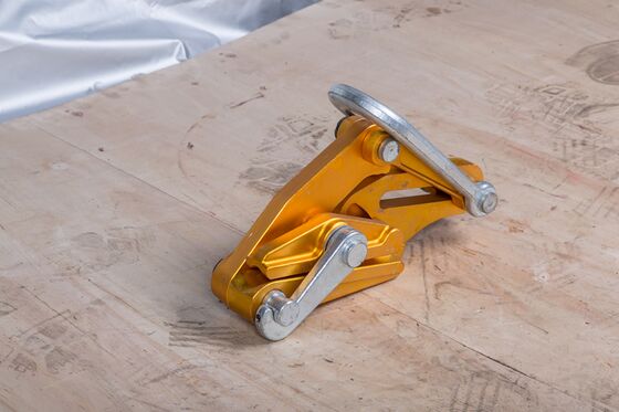 kupować Lightweight Aluminum Alloy Power Cable Clamp with Secure Grip Design and Weather Resistant for 40kN Load Capacity online manufacture