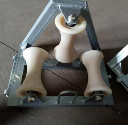 kupować Przemysłowy przewodnik rolkowy kablowy o kącie 90 stopni z kółkami nylonowymi i 10KN obciążeniem znamionowym do płynnego ciągnięcia kabli online manufacture