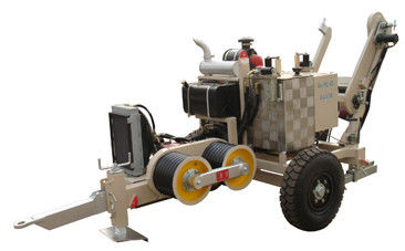 Hydrauliczny ściągacz kablowy o maksymalnej sile uciągu 40 kN z silnikiem Diesla do linii przesyłowych 220 kV