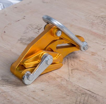 Ściskacz z stopów aluminium do przewodów o obciążeniu znamionowym 7 KN o powierzchni 25-70 mm2